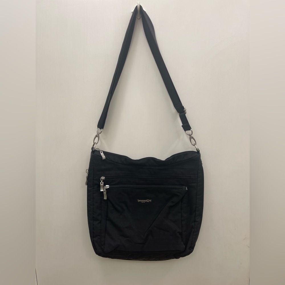 Baggallini Modern Pocket Expandable Large Hobo Bag Black